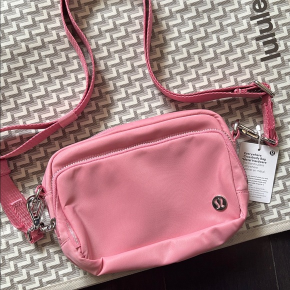 LULULEMON CROSSBODY BAG *MATAL HARDWARE IN PINK TIDE/SILVER NWT - Picture 4 of 9